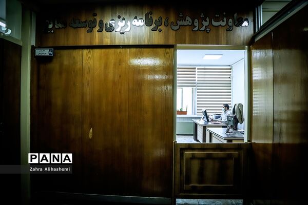 فاصله گذاری و دورکاری برای مقابله با کرونا در اداره کل آموزش و پرورش شهر تهران