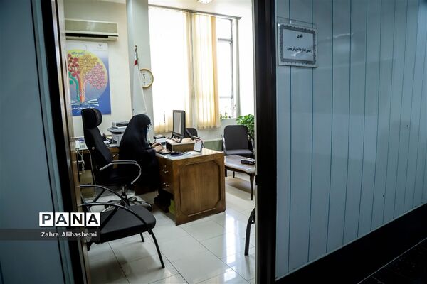 فاصله گذاری و دورکاری برای مقابله با کرونا در اداره کل آموزش و پرورش شهر تهران