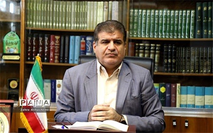 معلمان، جامعه را تحت تاثیرخود قرار می دهند و باید مورد توجه قرار بگیرند