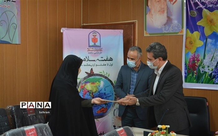 مراقبین سلامت سنگرداران نظام تعلیم و تربیت هستند