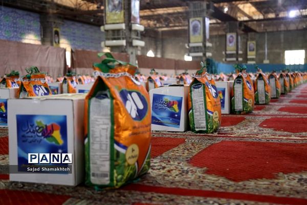 رزمایش توزیع ۵۰۰۰ بسته معیشتی اطعام مهدوی در اهواز