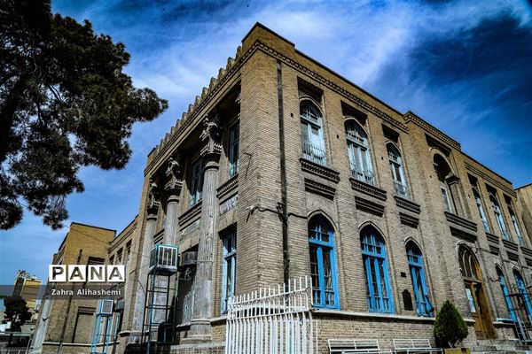 دبیرستان انوشیروان دادگر