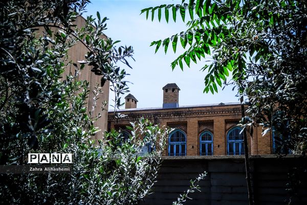 دبیرستان انوشیروان دادگر