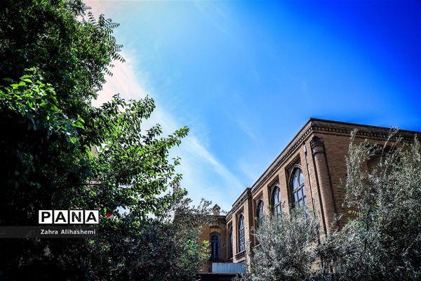 دبیرستان انوشیروان دادگر