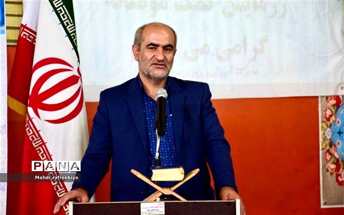 معلمان با مجاهدت ایثارگونه، شبانه روز در بسترهای مختلف به آموزش دانش آموزان پرداختند