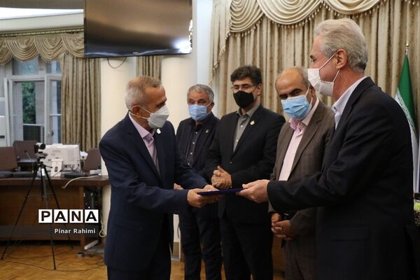 آیین بزرگداشت مقام معلم و گرامیداشت یاد و خاطره استاد شهید مرتضی مطهری