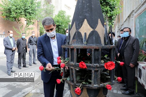 مراسم گلباران محل شهادت شهید مطهری و گرامیداشت روز معلم