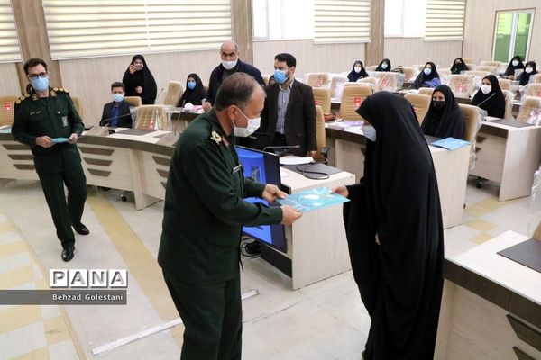 مراسم تجلیل از معلمان منتخب بسیجی در ارومیه