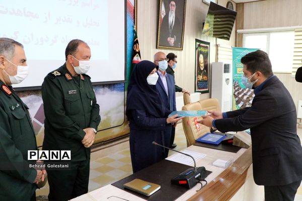 مراسم تجلیل از معلمان منتخب بسیجی در ارومیه