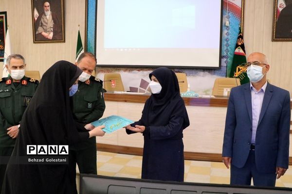 مراسم تجلیل از معلمان منتخب بسیجی در ارومیه