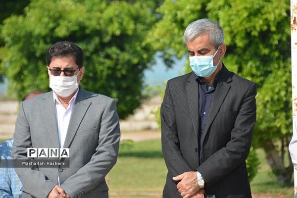 عطر افشانی گلزار مطهر شهدای گمنام پارک شغاب بوشهر
