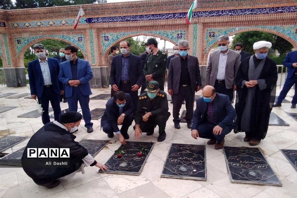 غبارروبی وگلباران مزار شهدا بجنورد