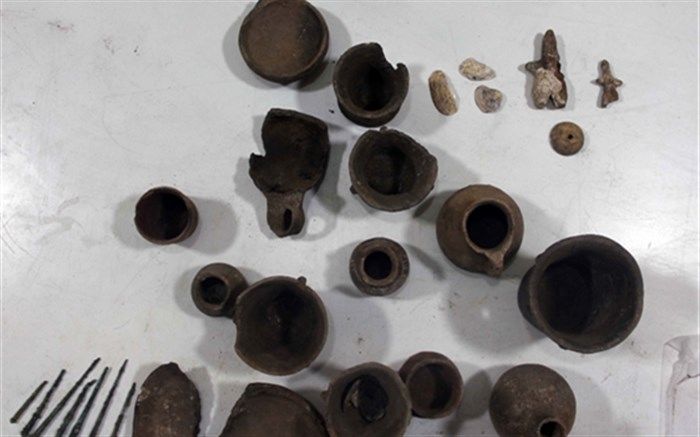 کشف ظروف سفالی در کاوش‌های تپه باستانی منجوق در روستای انذر طارم