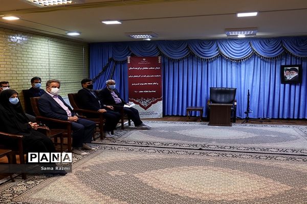 دیدار منتخب معلمان با نماینده ولی فقیه در تبریز