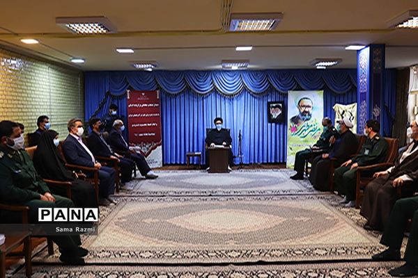 دیدار منتخب معلمان با نماینده ولی فقیه در تبریز