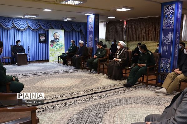 دیدار منتخب معلمان با نماینده ولی فقیه در تبریز