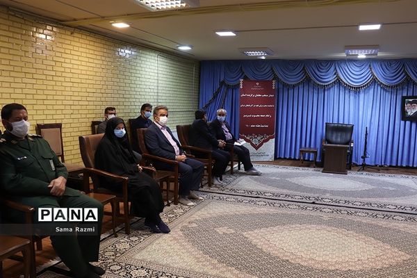 دیدار منتخب معلمان با نماینده ولی فقیه در تبریز