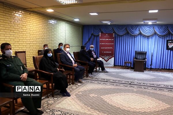 دیدار منتخب معلمان با نماینده ولی فقیه در تبریز