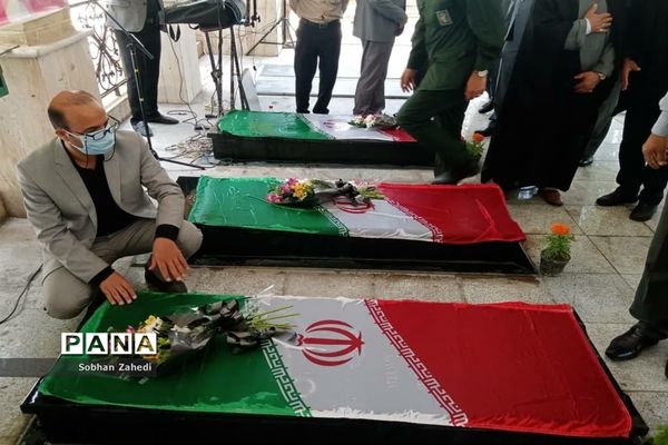 مراسم عطر افشانی مزارشهدای منطقه رودهن