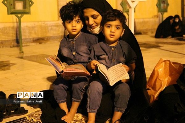 جلوه ای از خضوع و بندگی در دومین شب قدر