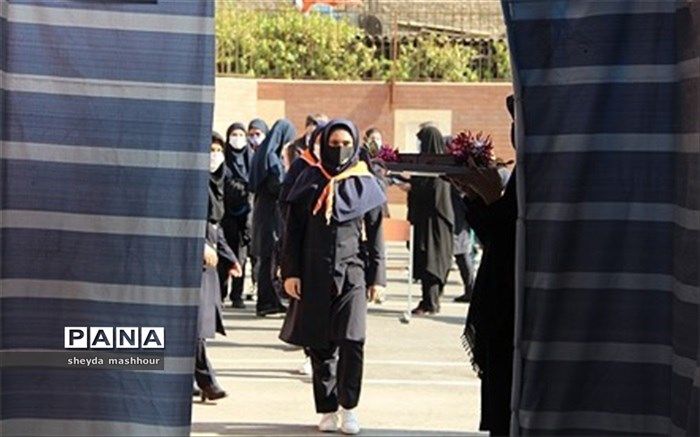 آموزش و تدریس مجازی خارج از فضای مدرسه مشکلات خاص خود را دارد