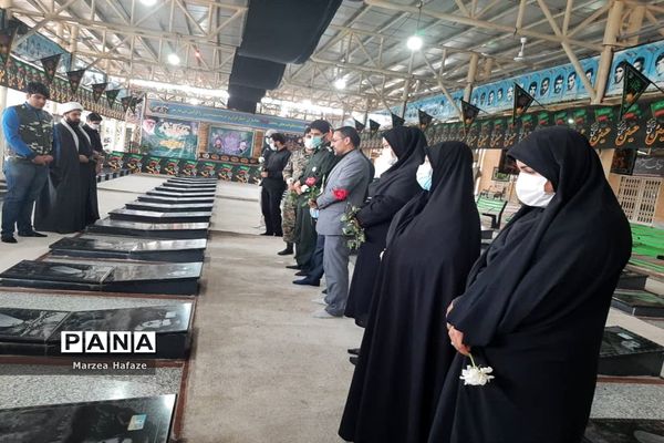 ادای احترام مسئولان آموزش و پرورش  و بسیج فرهنگیان ملارد به شهدای فرهنگی
