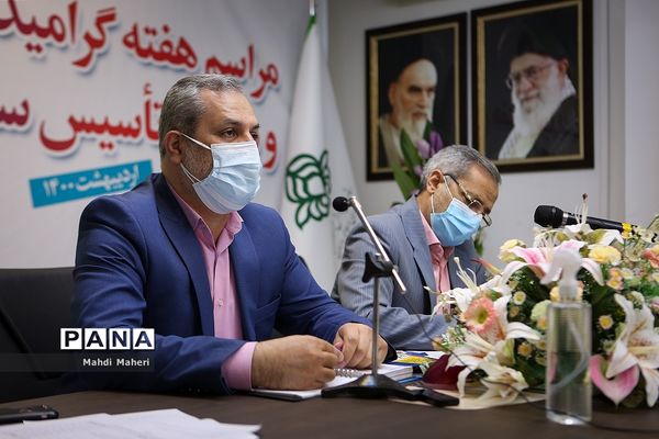 مراسم هفته گرامیداشت مقام شامخ معلم و سالروز تاسیس سازمان دانش‌آموزی