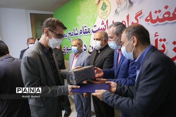 مراسم هفته گرامیداشت مقام شامخ معلم و سالروز تاسیس سازمان دانش‌آموزی