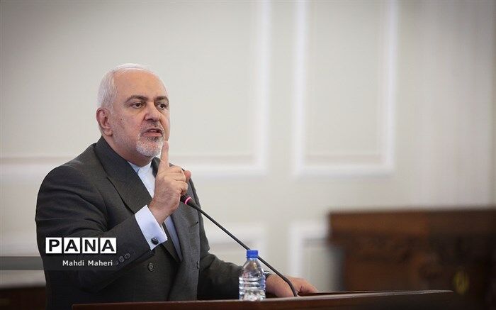 ظریف: مسلمانان عرصه را بر داعشیان بی‌وطن تنگ کنند