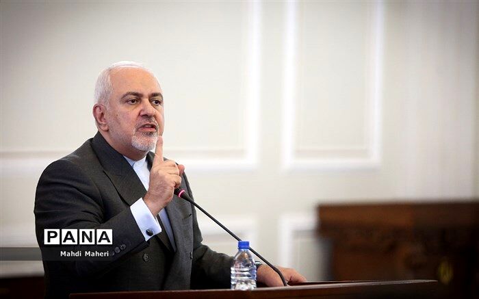 ظریف: مسلمانان عرصه را بر داعشیان بی‌وطن تنگ کنند