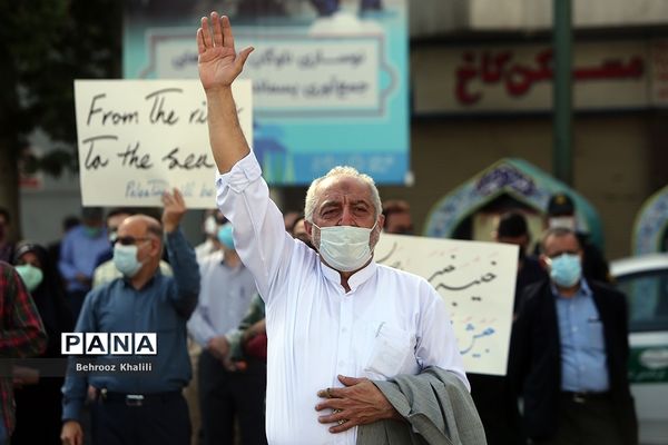 راهپیمایی نمازگزاران از دانشگاه تهران به سمت میدان فلسطین در حمایت از مردم فلسطین