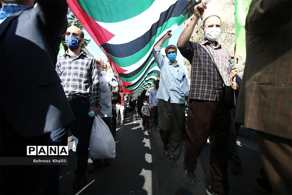 راهپیمایی نمازگزاران از دانشگاه تهران به سمت میدان فلسطین در حمایت از مردم فلسطین