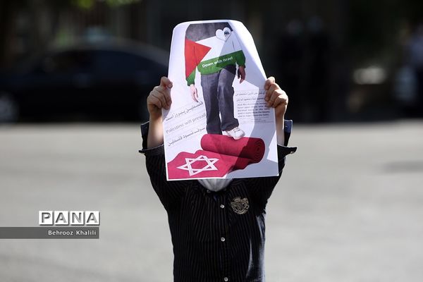 راهپیمایی نمازگزاران از دانشگاه تهران به سمت میدان فلسطین در حمایت از مردم فلسطین