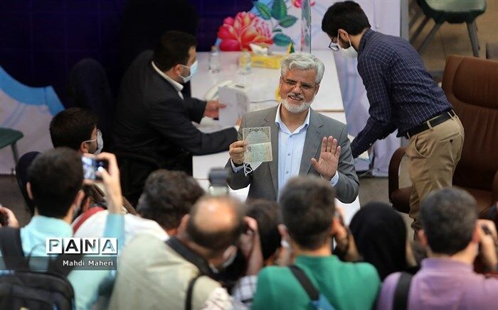 محمود صادقی برای انتخابات ریاست‌جمهوری ثبت‌نام کرد