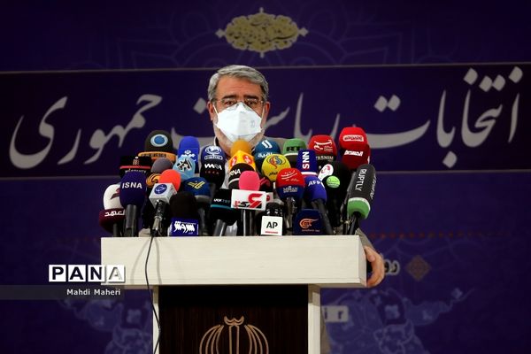 بازدید وزیر کشور از ستاد ثبت نام سیزدهمین دوره انتخابات ریاست جمهوری