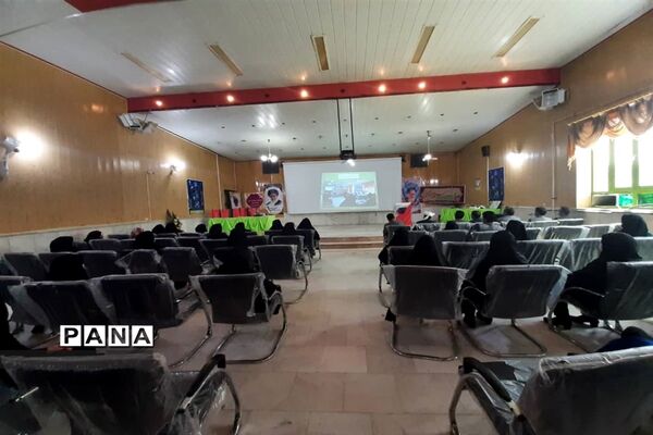 تجلیل از کارکنان نمونه آموزشگاه نمونه نرجس در زابل