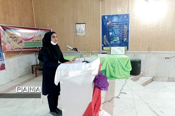 تجلیل از کارکنان نمونه آموزشگاه نمونه نرجس در زابل