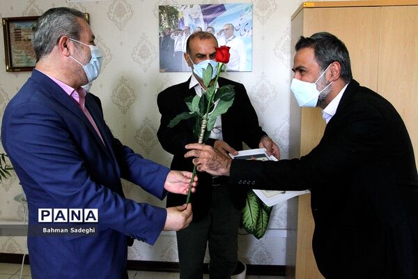 تقدیر از کارکنان سازمان دانش‌آموزی به مناسبت سالروز تاسیس سازمان دانش‌آموزی