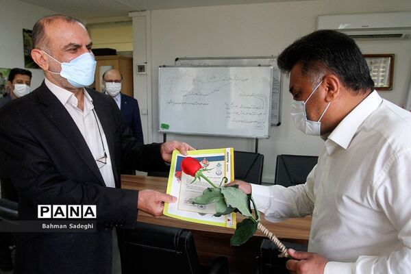 تقدیر از کارکنان سازمان دانش‌آموزی به مناسبت سالروز تاسیس سازمان دانش‌آموزی