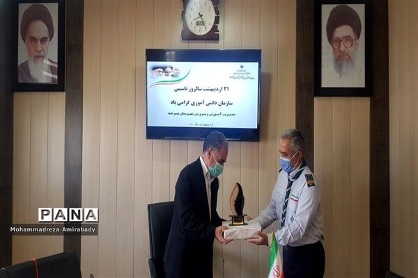دیدار مربیان پیشتاز شهرستان بیرجند با مدیر آموزش و پرورش به مناسبت ۲۱ اردیبهشت ماه