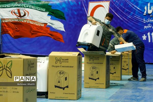 آیین توزیع بسته‌های معیشتی هلال احمر