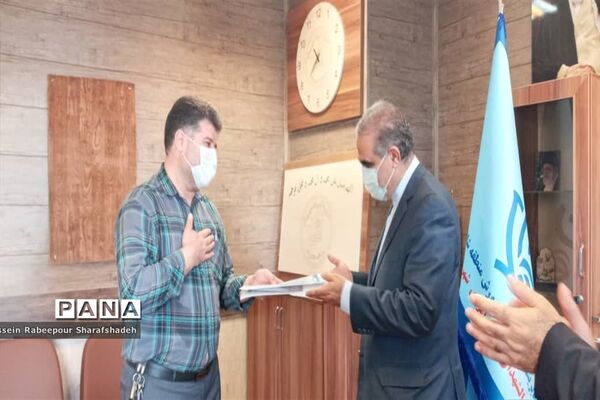 تقدیر از مربیان و دانش آموز پیشتاز منطقه 16