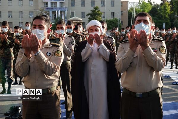 اقامه نماز عید فطر در دانشگاه افسری امام علی (ع)