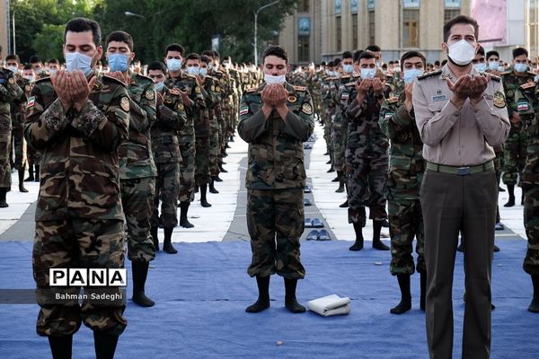 اقامه نماز عید فطر در دانشگاه افسری امام علی (ع)