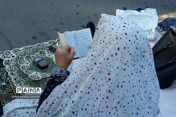 اقامه نماز عید فطر در خاورشهر بارعایت پروتکل و فاصله گذاری