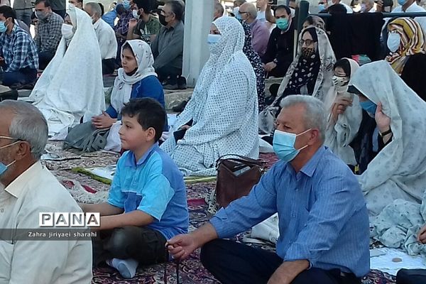 اقامه نماز عید فطر در خاورشهر بارعایت پروتکل و فاصله گذاری