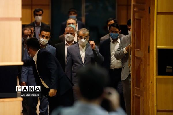 بازدید عباسعلی کدخدایی  از روند ثبت نام سیزدهمین دوره انتخابات ریاست جمهوری