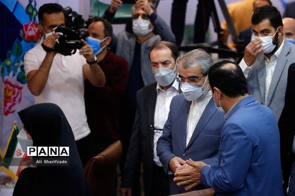 بازدید عباسعلی کدخدایی  از روند ثبت نام سیزدهمین دوره انتخابات ریاست جمهوری