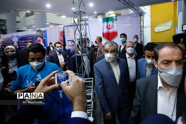 بازدید عباسعلی کدخدایی  از روند ثبت نام سیزدهمین دوره انتخابات ریاست جمهوری