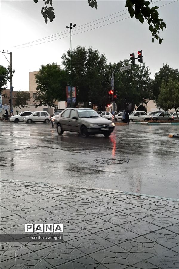 بارش باران بهاری در اصفهان